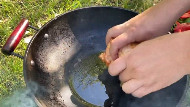 ЖАРКОЕ ИЗ ДИКОЙ КУРИЦЫ!!! Amazing wild chicken wings!! смотреть онлайн