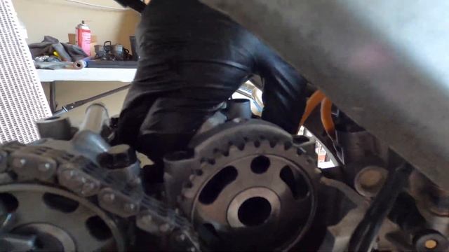 How to adjust valves and Timing on 2006 YZ450 смотреть онлайн