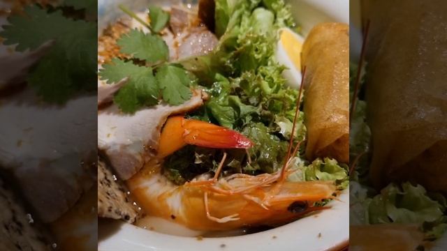 🇻🇳 Most Famous Must Eat Vietnam Da Nang Pork Noodle Soup Mi Quang Da Nang! 🇻🇳 #vietnam #danang #pho смотреть онлайн