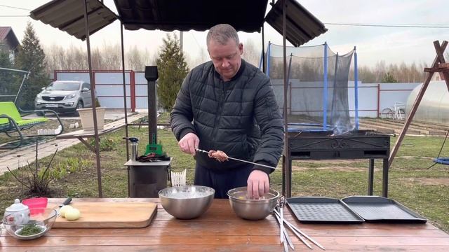 Шашлык на углях .Маринад для шашлыка.Готовимся к майским праздникам! смотреть онлайн