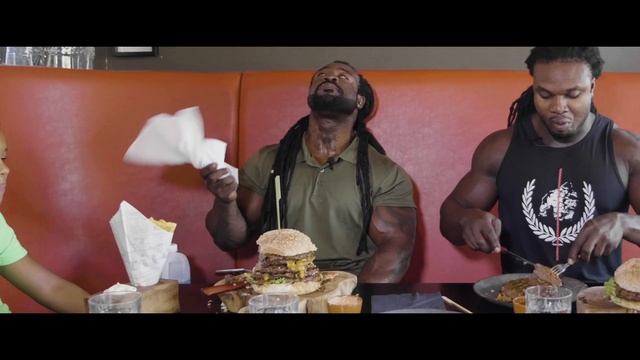 BIGGEST 13000 Calorie Burger In The Netherlands | William Bonac & Kevin Osazee | Epic Cheat Mea смотреть онлайн