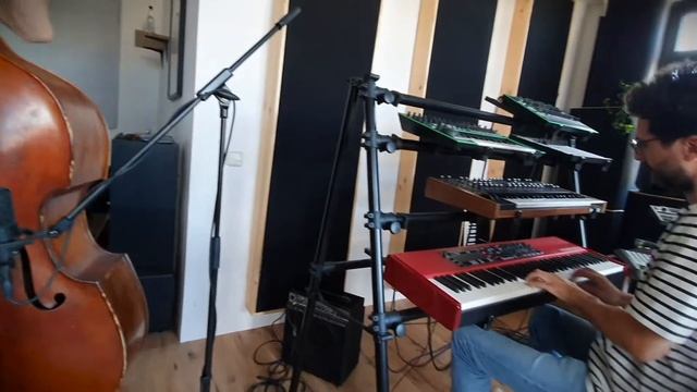 White Noise Trio - Can't Stop (Red Hot Chili Peppers Cover) смотреть онлайн