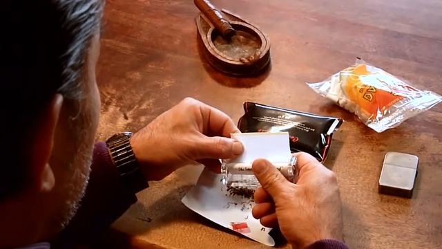 Cigarette Rolling Machine Tutorial смотреть онлайн