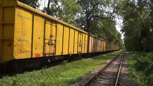 বীজ বোঝাই মালগাড়ি || Most oldest 2021 series GM B12 EMD (65 years old) of Bangladesh Railway смотреть онлайн