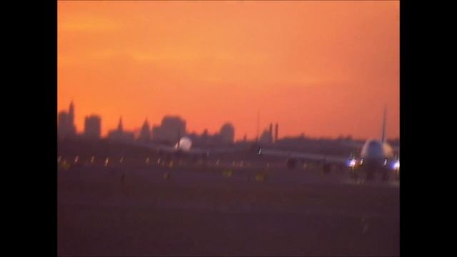 Sunset takeoff over Twin Towers May 2001 смотреть онлайн