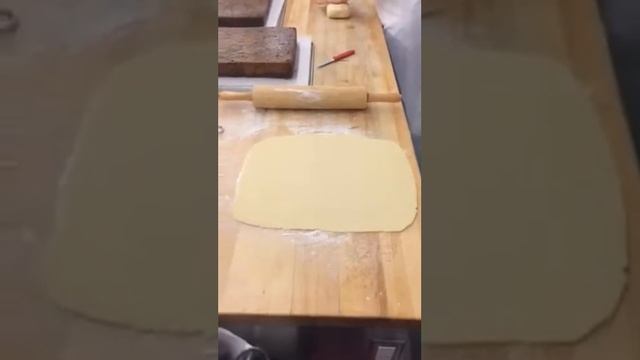 Covering cakes with marzipan смотреть онлайн