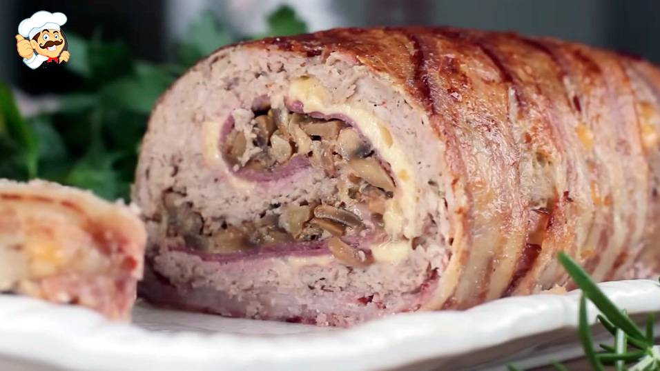 Удивите гостей на праздничном ужине! Сочный рулет из фарша, завернутый в бекон смотреть онлайн