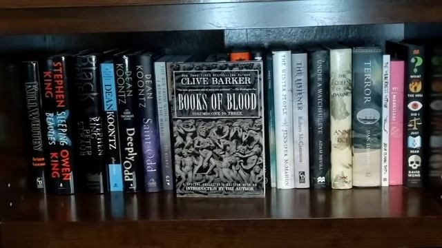 Horror Hardbacks Bookshelf Tour смотреть онлайн