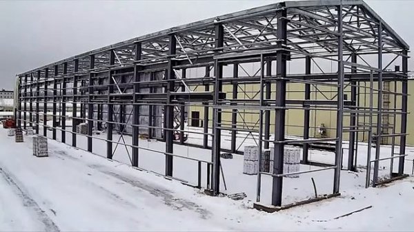 Возведение ангара у Плотникова