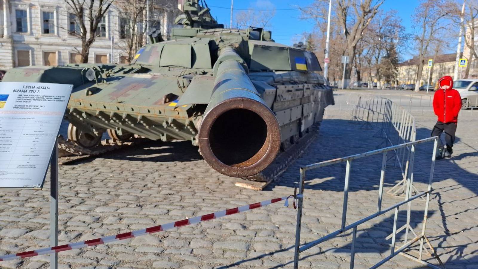 Выставка трофейной военной техники НАТО и Украины в Новочеркасске! ОБЗОР трофейной техники! смотреть онлайн