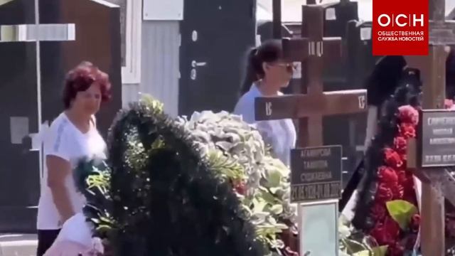Чернышев каждый день посещает могилу Заворотнюк с букетом цветов смотреть онлайн