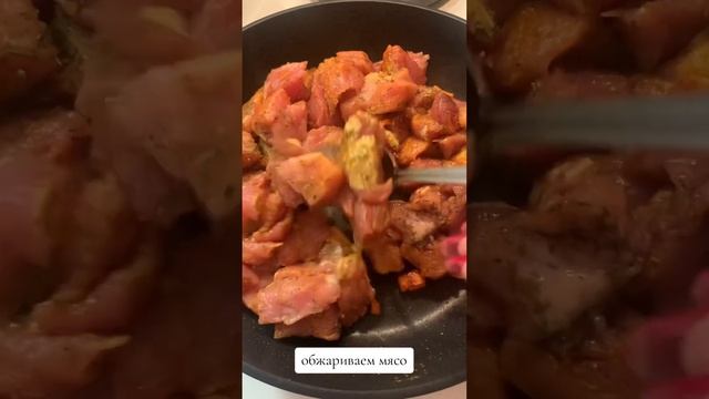 Вкусный АСМР😋 Мясо в томатном соусе с картофельным пюре🥔 #мясо #пюре #томатныйсоус смотреть онлайн