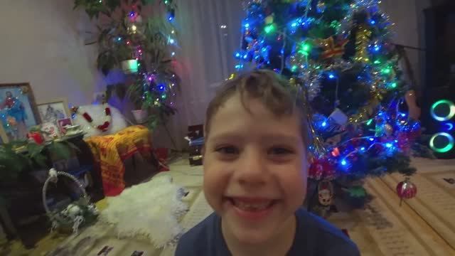 Наряжаем Ёлку 2025 С Пашей