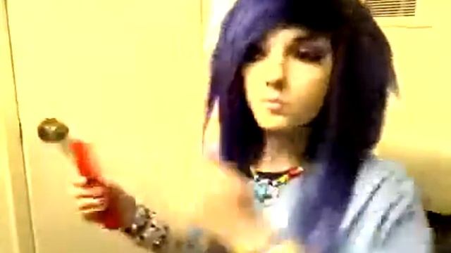 Leda Teasing Her Hair (Deleted) смотреть онлайн