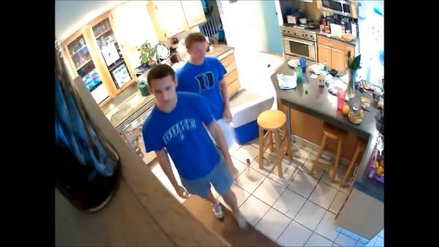 Boys caught on hidden camera...Bad!!!!!! смотреть онлайн