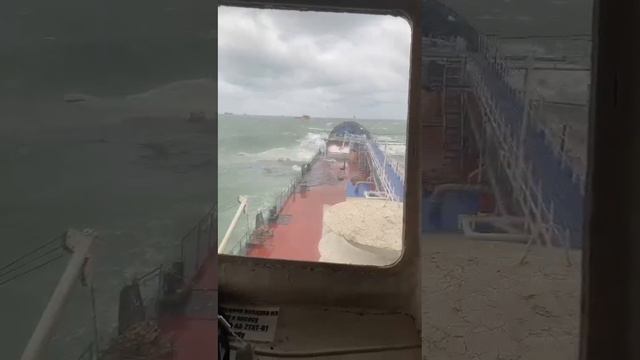Танкер «Волгонефть-239» терпит бедствие в Керченском проливе смотреть онлайн