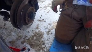 Замена тормозного шланга на Лада Приора Универсал. Прокачиваем тормоза.