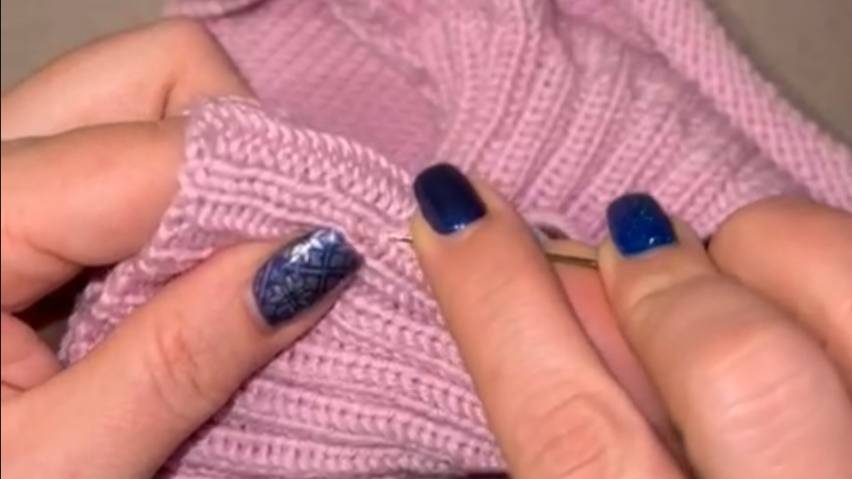 А как вы прячете кончик ниточки при вязании резинки 2 на 2 ? смотреть онлайн