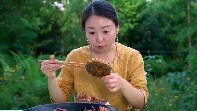 小雨撿倆甲魚吃，用五花肉一起燒，醬香軟糯，香而不膩【市民朱小雨】 смотреть онлайн