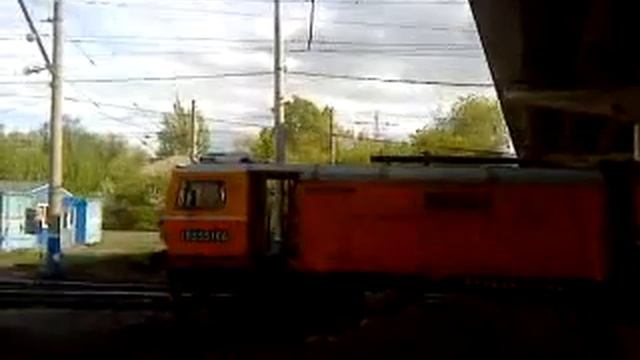 Путевая машина UNIMAT 08-275/3S №016 и электропоезд ЭД4М-0284