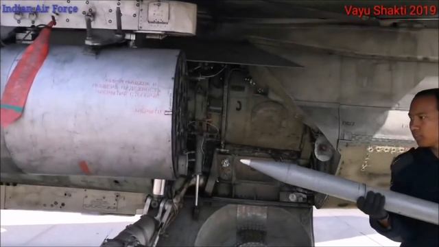 Indian MiG-27 UPG getting armed with 80mm rockets смотреть онлайн