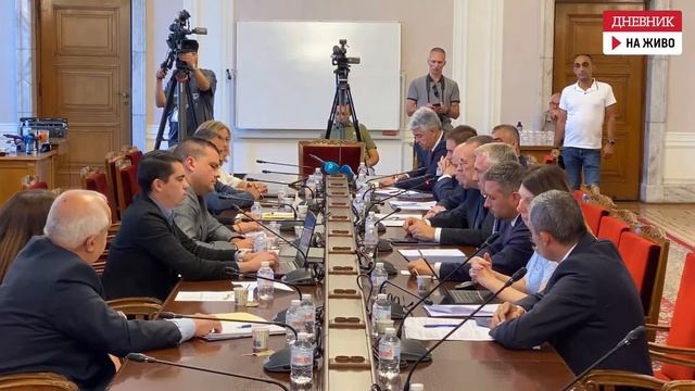 "Управление без Пеевски": Депутатите от ДПС, подкрепящи Доган, се срещнаха с "Има такъв народ" смотреть онлайн