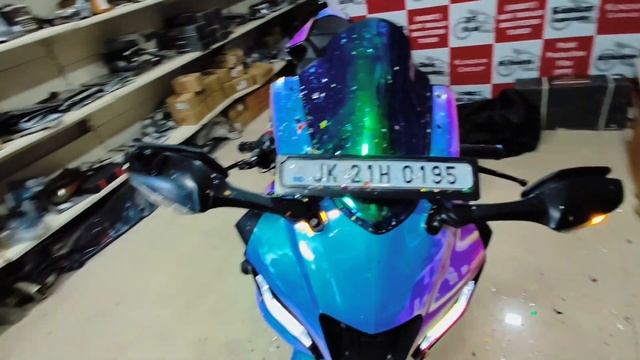 Rainbow Chrome Wrap On Yamaha R15 V4🔥| Crazy Results😍| Only 1 in India 🤩 | @romimodifier4277 смотреть онлайн