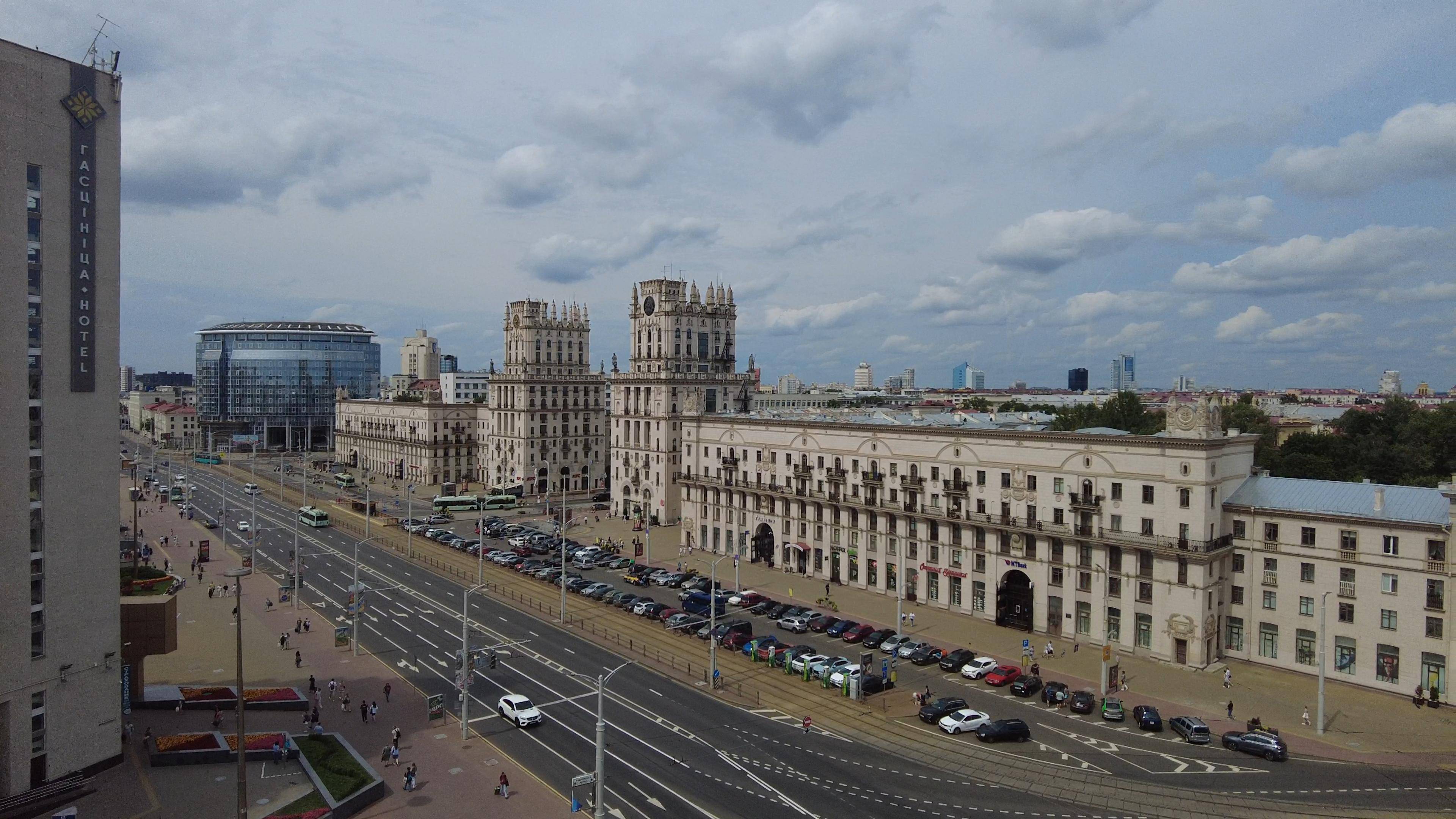 Минск Беларусь прогулка по городу обзор знаменитых кафе и бюджетной гостиницы. смотреть онлайн