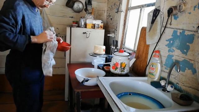 Трудовые будни (таймлапс). Посуда (+ вода) смотреть онлайн