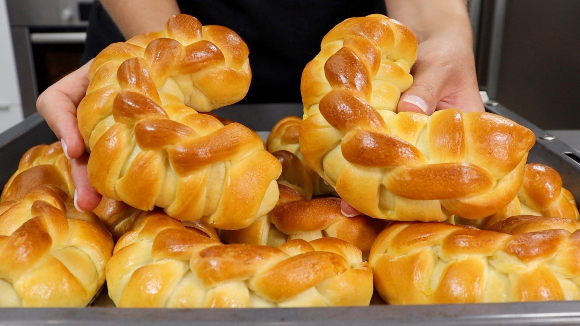 Пеку БУЛОЧКИ С ВИШНЕЙ. Делюсь рецептом удачного дрожжевого теста и густой вишнёвой начинки смотреть онлайн