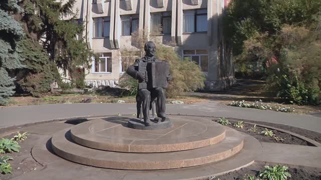 Памятник А . Островскому. г Сызрань "без прикрас " . смотреть онлайн