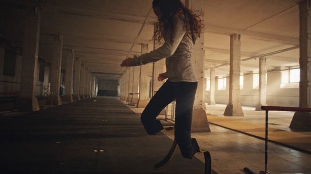 Abassia Rahmani: «Toujours tracer son propre chemin» смотреть онлайн