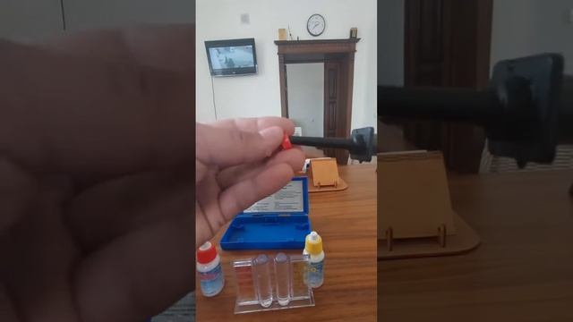 testing water PH and CL with (3 way pool and spa test kit) смотреть онлайн