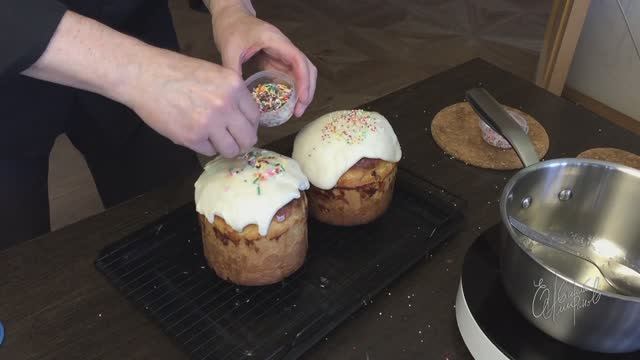 КУЛИЧИ с изюмом, цукатами, шафраном и кардамоном