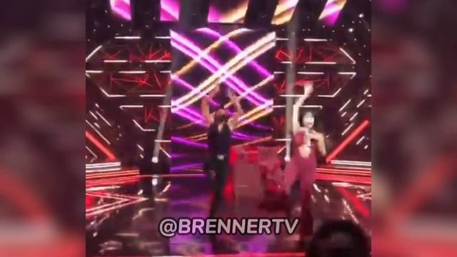 DIANA SÁNCHEZ IMPRESIONÓ AL JURADO AL CONVERTIRSE EN SELENA QUINTANILLA EN 'REYNAS DEL SHOW' смотреть онлайн