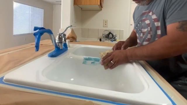 HOW TO REGLAZE A DOUBLE BOWL KITCHEN SINK | EASY DIY Repairing and Reglazing Chipped Kitchen Sink смотреть онлайн