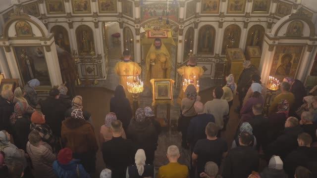 Запись трансляции 15 декабря 8:40. Часы. Литургия смотреть онлайн