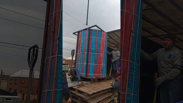 Получили аквариум из Китая. диаметр 1,6 метра и высота 2 метра. смотреть онлайн