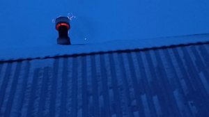 Загорелась сажа в дымоходе.