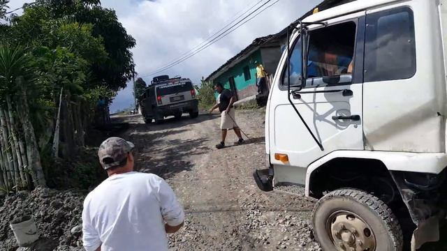 Hummer h2 al rescate de camion repartidor en proteccion santa barbara смотреть онлайн