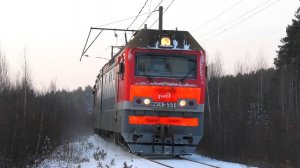 2ЭС6-556 «Синара» с грузовым поездом