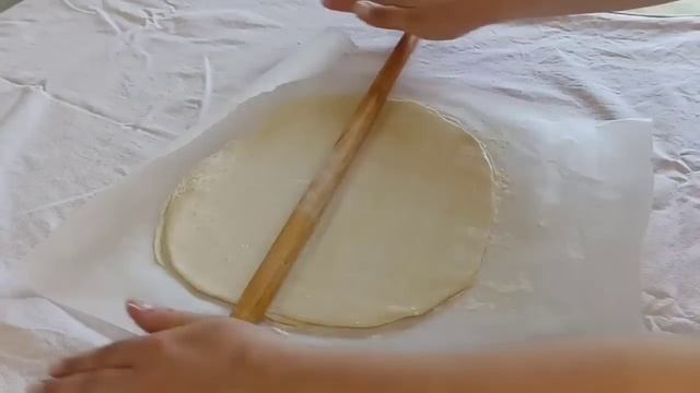 Vučeno tijesto za pite, saviječe, burek/ recept kako napraviti burek/ EMIRAMIS KUHINJA смотреть онлайн