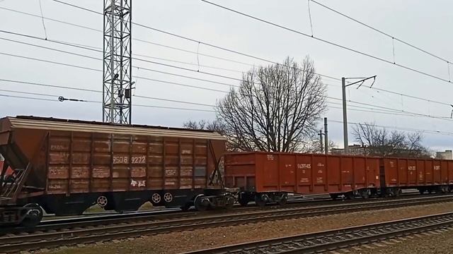 ЧМЭ3-2421 приписан до ТЧ-5 Полтава проводит маневры на ст. Полтава-Киевская смотреть онлайн