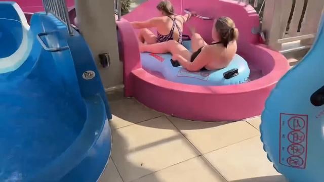 TATİLDE AQUA PARK EĞLENCE VLOG !! YILAN KAYDIRAKTAN ELİF SİNEM KORKTU !! смотреть онлайн
