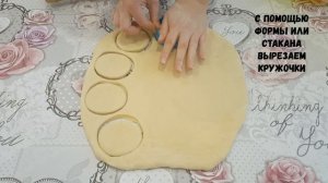 Воздушные пончики с вареной сгущенкой.