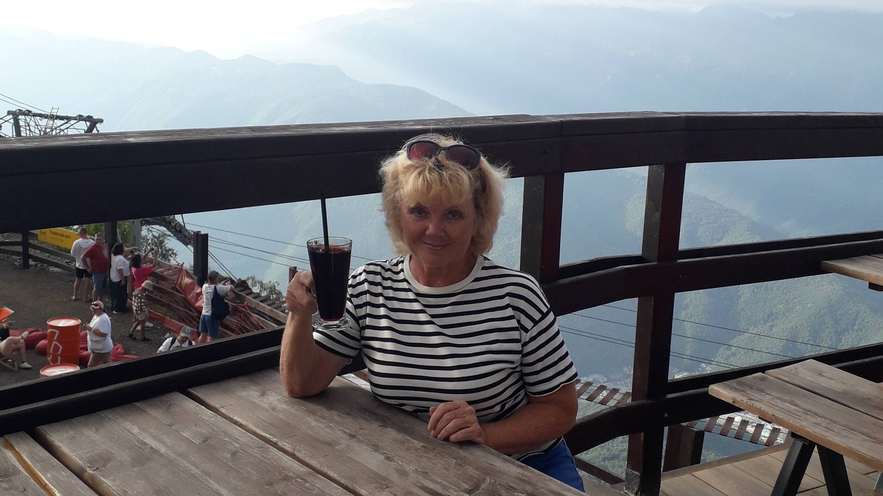 Любимый Сочи, курорт Красная поляна. Вечер, мы на вершине - 2300м. смотреть онлайн