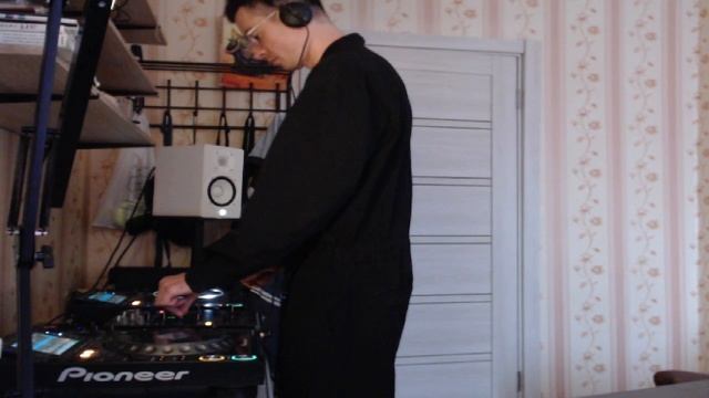 BREAKBEAT ELECTROPUNK
SELEKZIONER MIX