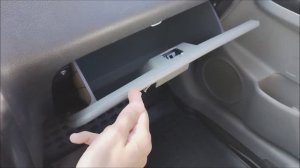 Сломалась ручка бардачка Suzuki SX4. Простой способ открытия.
