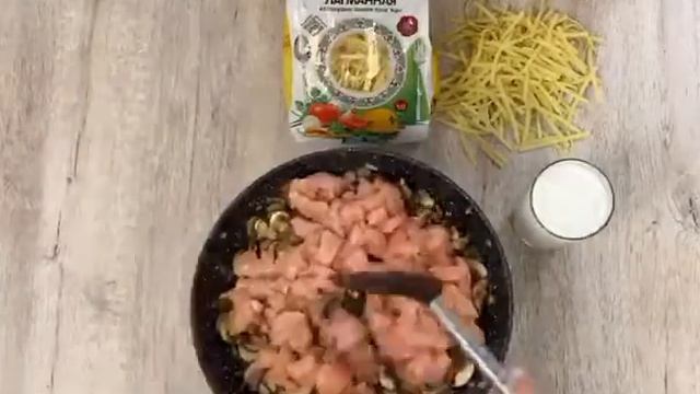 Лапша с курицей в сливочном соусе смотреть онлайн