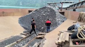 Строительство разгрузка баржи